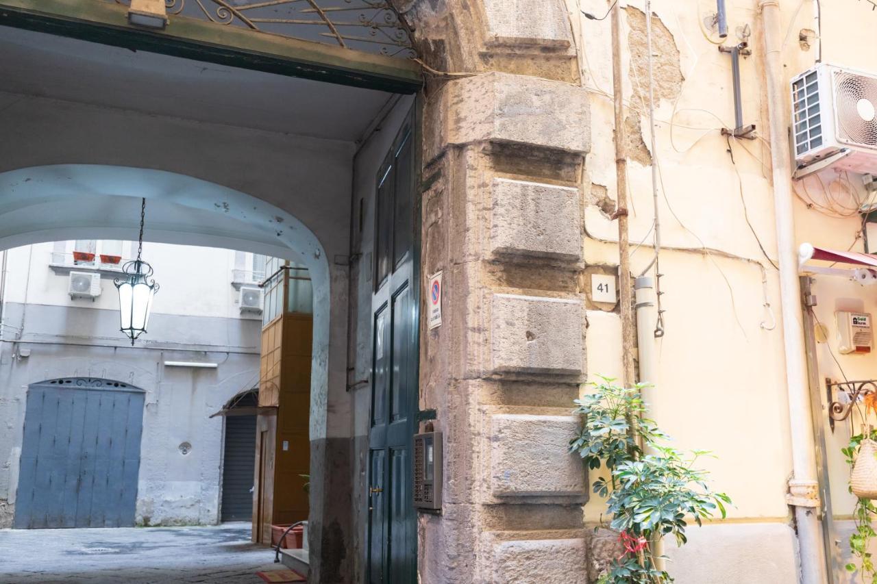 Trinita In Toledo Street Neapel
